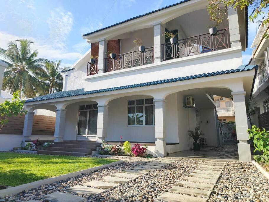 Beach Hive Villa Blue Bay Exterior photo