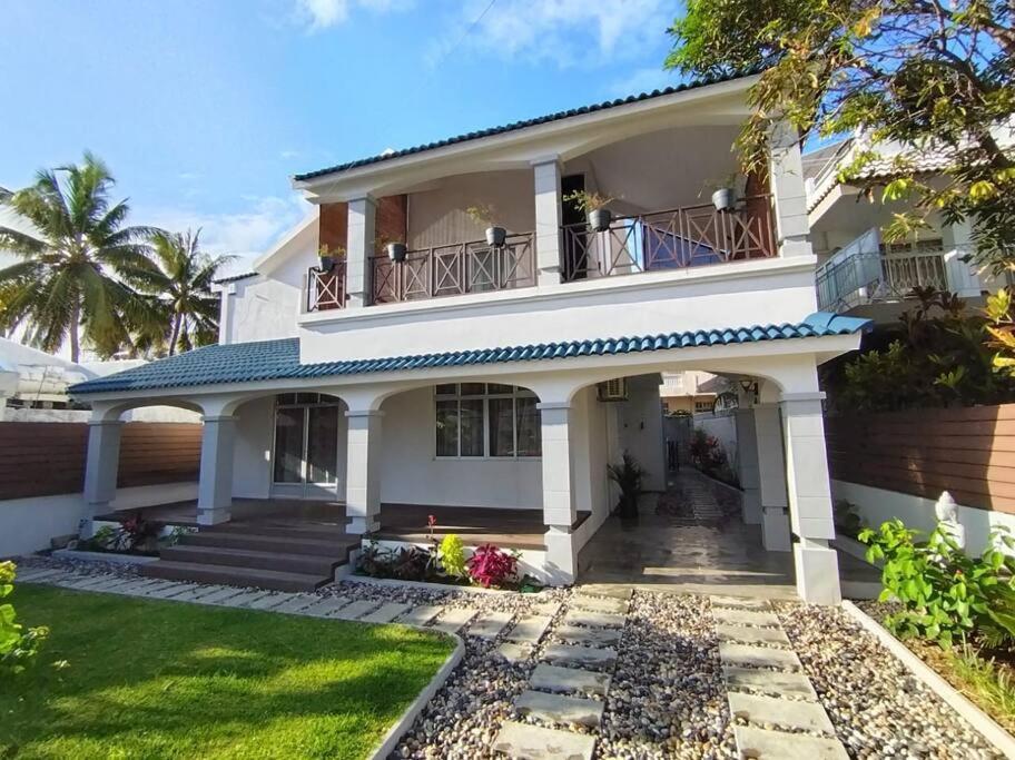 Beach Hive Villa Blue Bay Exterior photo